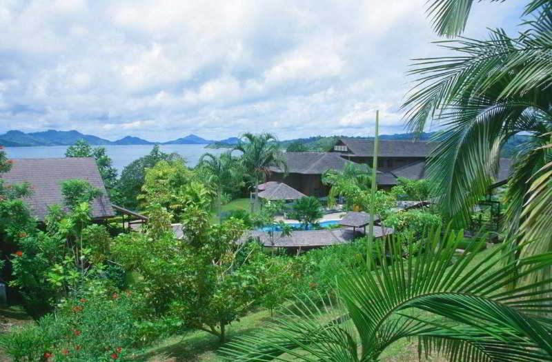 Aiman Batang Ai Resort & Retreat 卢博安图 外观 照片